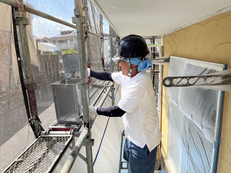 自社職人による外壁塗装 — 優建装