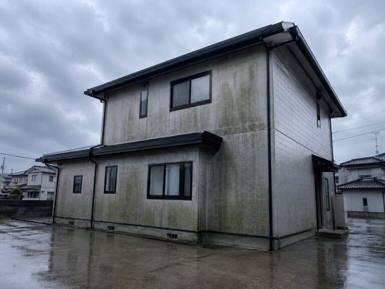 梅雨時の外壁のイメージ